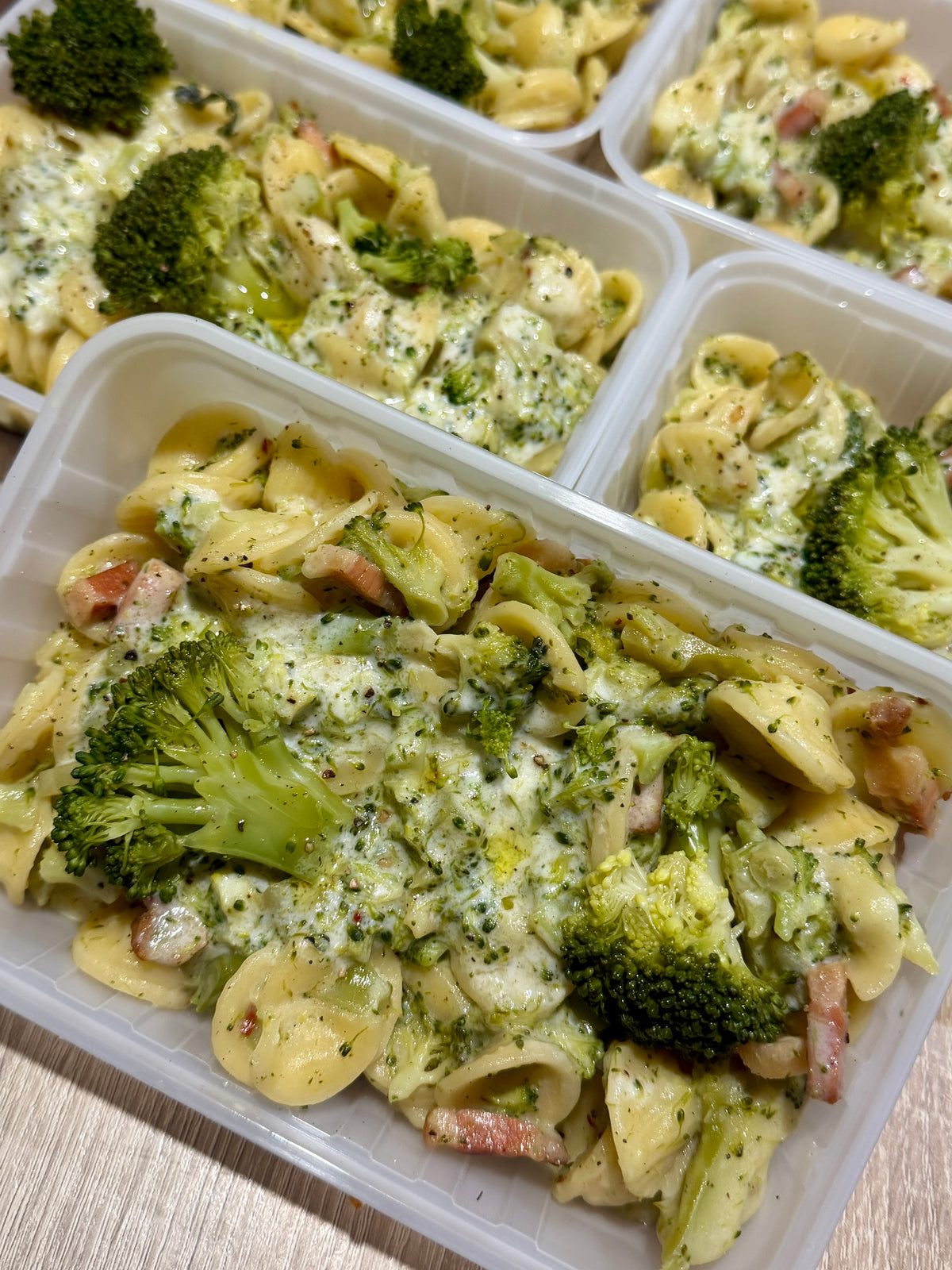 Pasta with broccoli and pancetta (bacon)- Single serve - Frozen