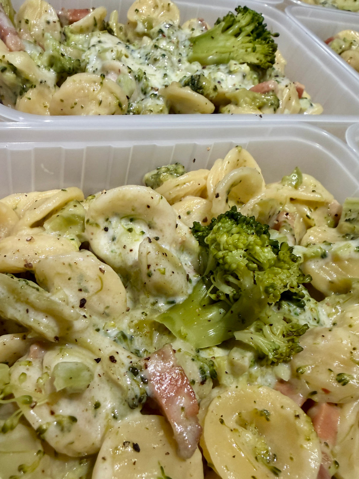 Pasta with broccoli and pancetta (bacon)- Single serve - Frozen