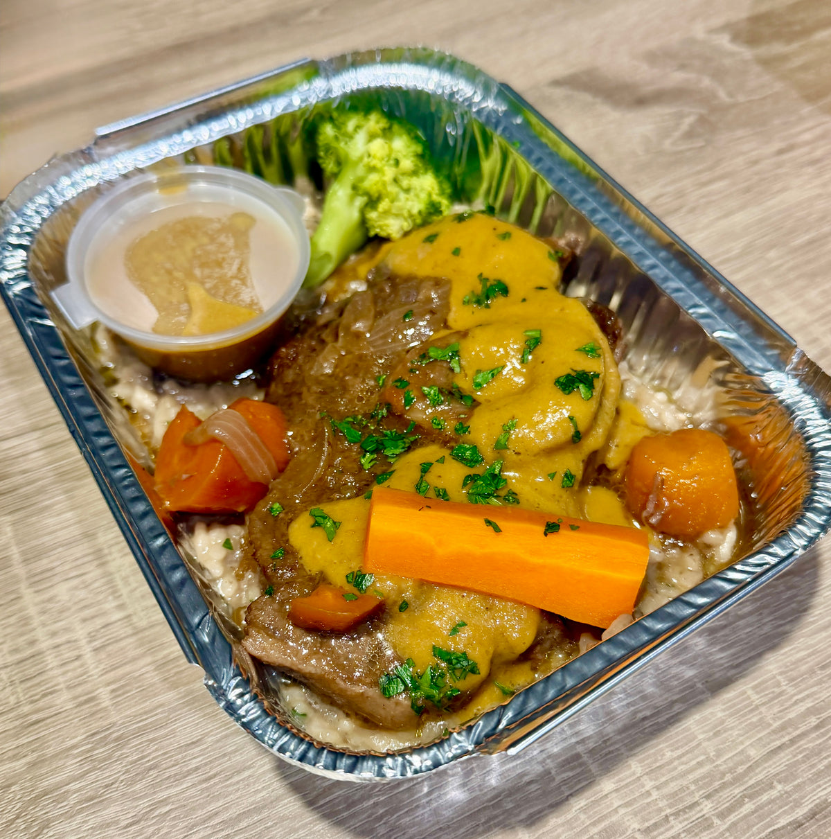 Beef Ossobuco in wine sauce with risotto Milanese -Single serve - Frozen